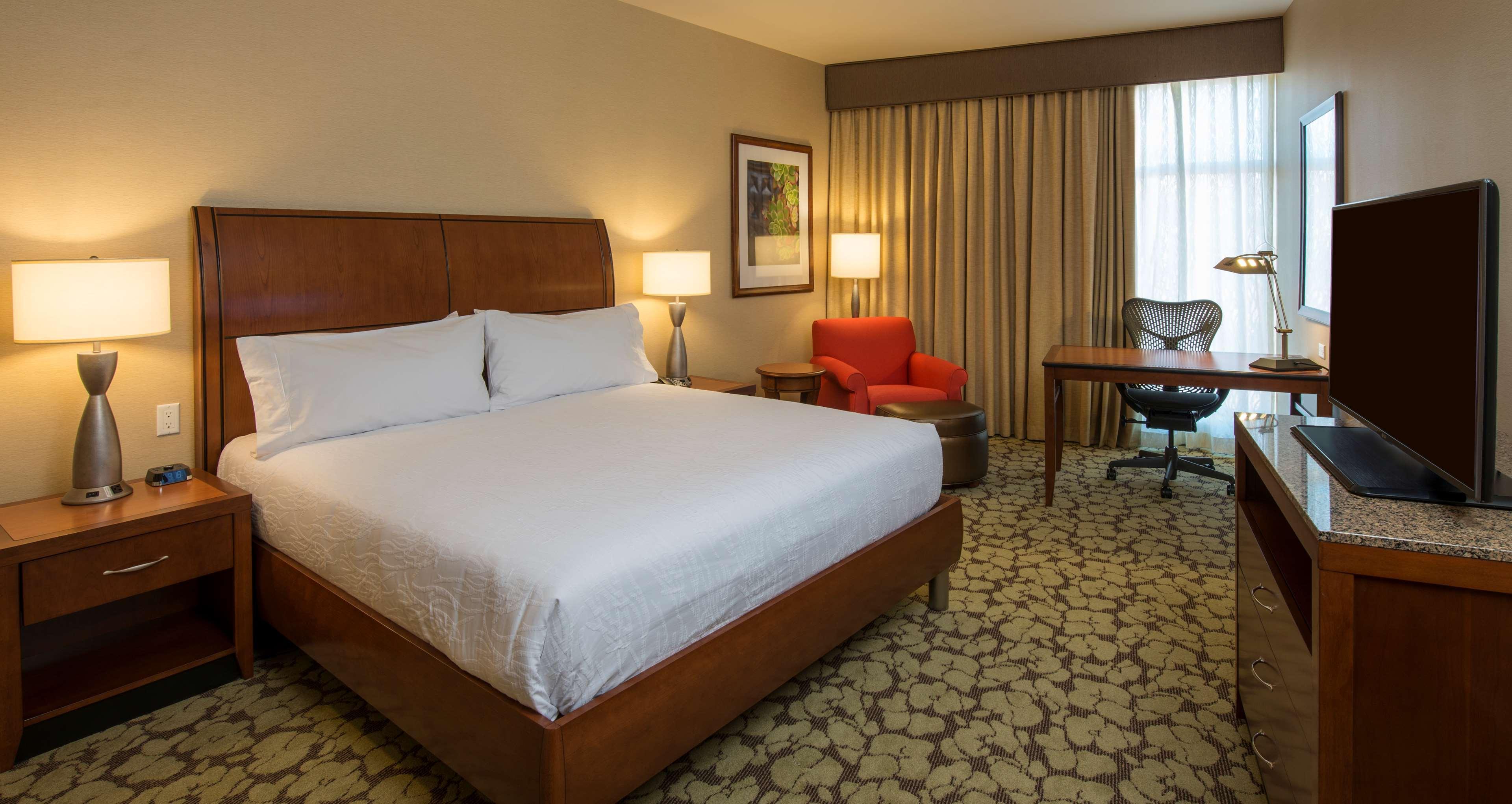 Hilton Garden Inn Alexandria Old Town National Harbor Екстериор снимка