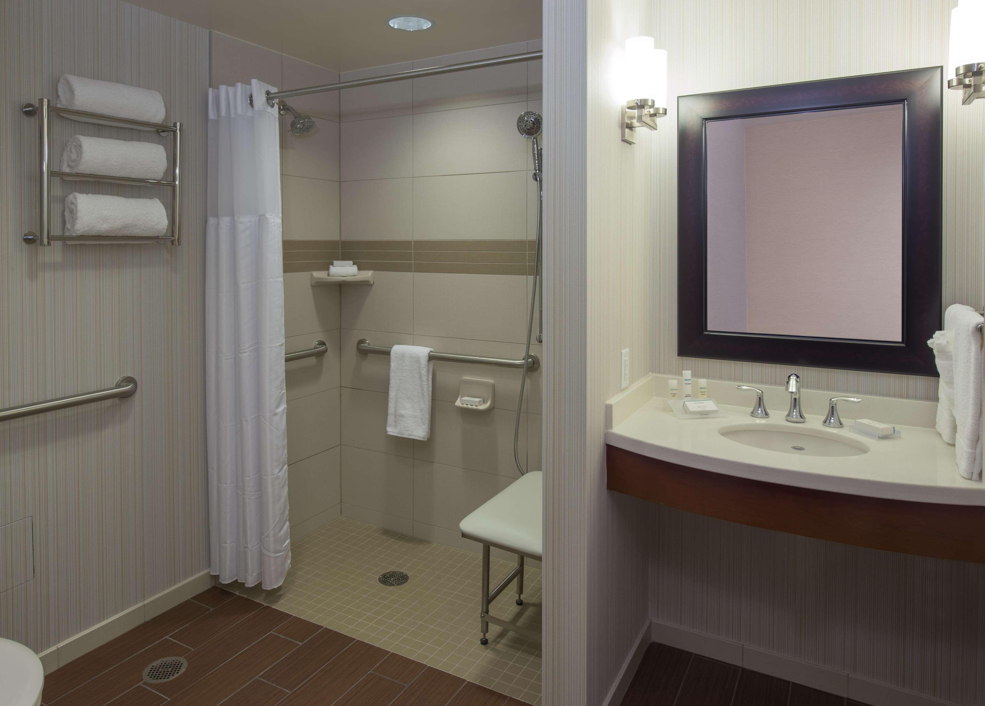 Hilton Garden Inn Alexandria Old Town National Harbor Екстериор снимка
