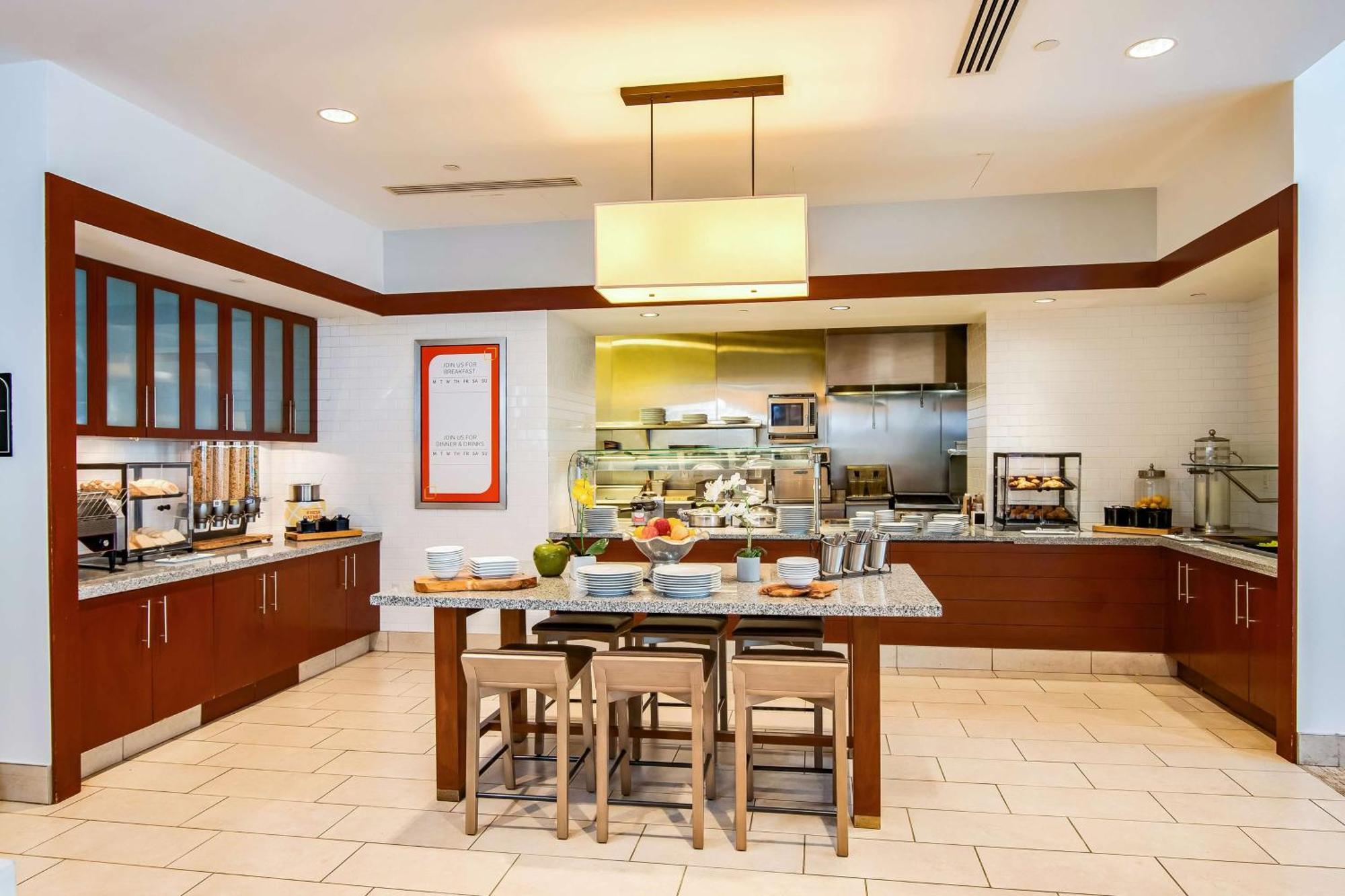 Hilton Garden Inn Alexandria Old Town National Harbor Екстериор снимка