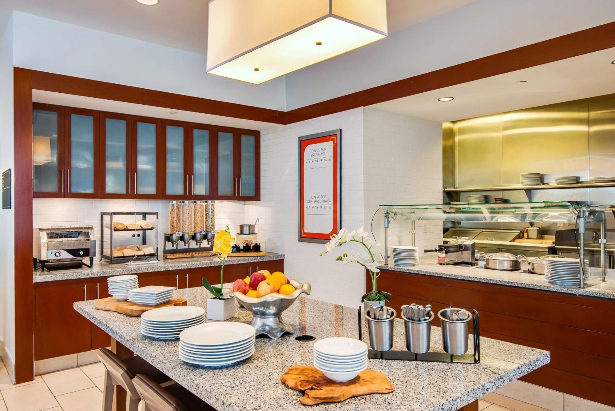 Hilton Garden Inn Alexandria Old Town National Harbor Екстериор снимка